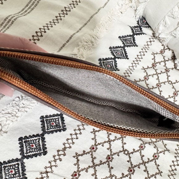 Dooney and Bourke zip Pouch - Picture 3 of 4